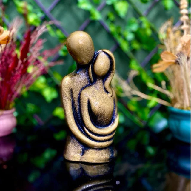 Estatueta Casal Abraçado