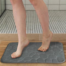 Tapete de Banheiro com Decoração em Relevo